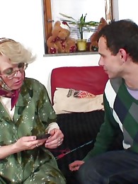 He's happy to return the mobile phone to the sexy granny and she gives him her pussy